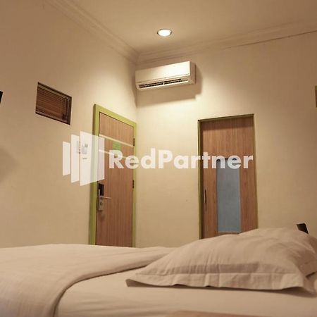 מדאן Wisma Sederhana Mitra Reddoorz מראה חיצוני תמונה