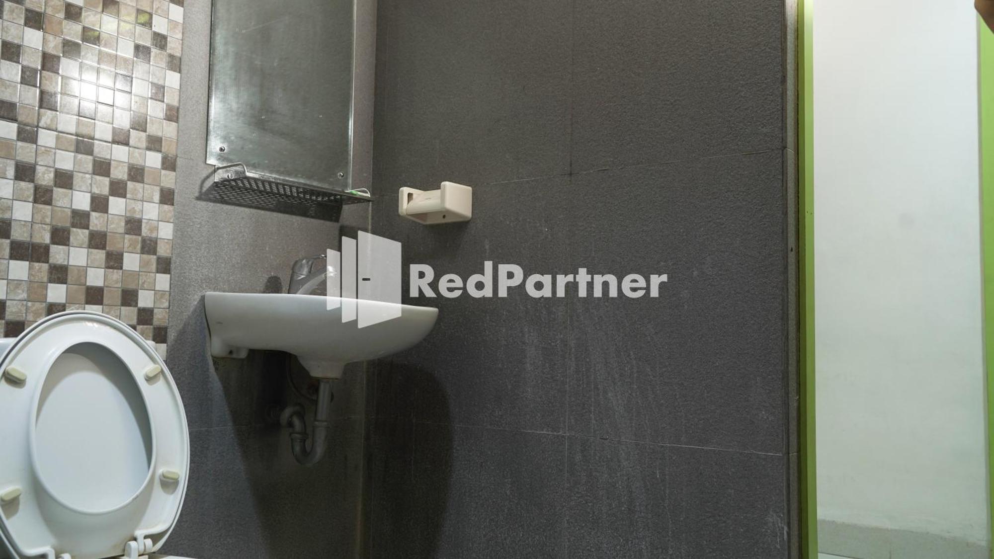 מדאן Wisma Sederhana Mitra Reddoorz חדר תמונה