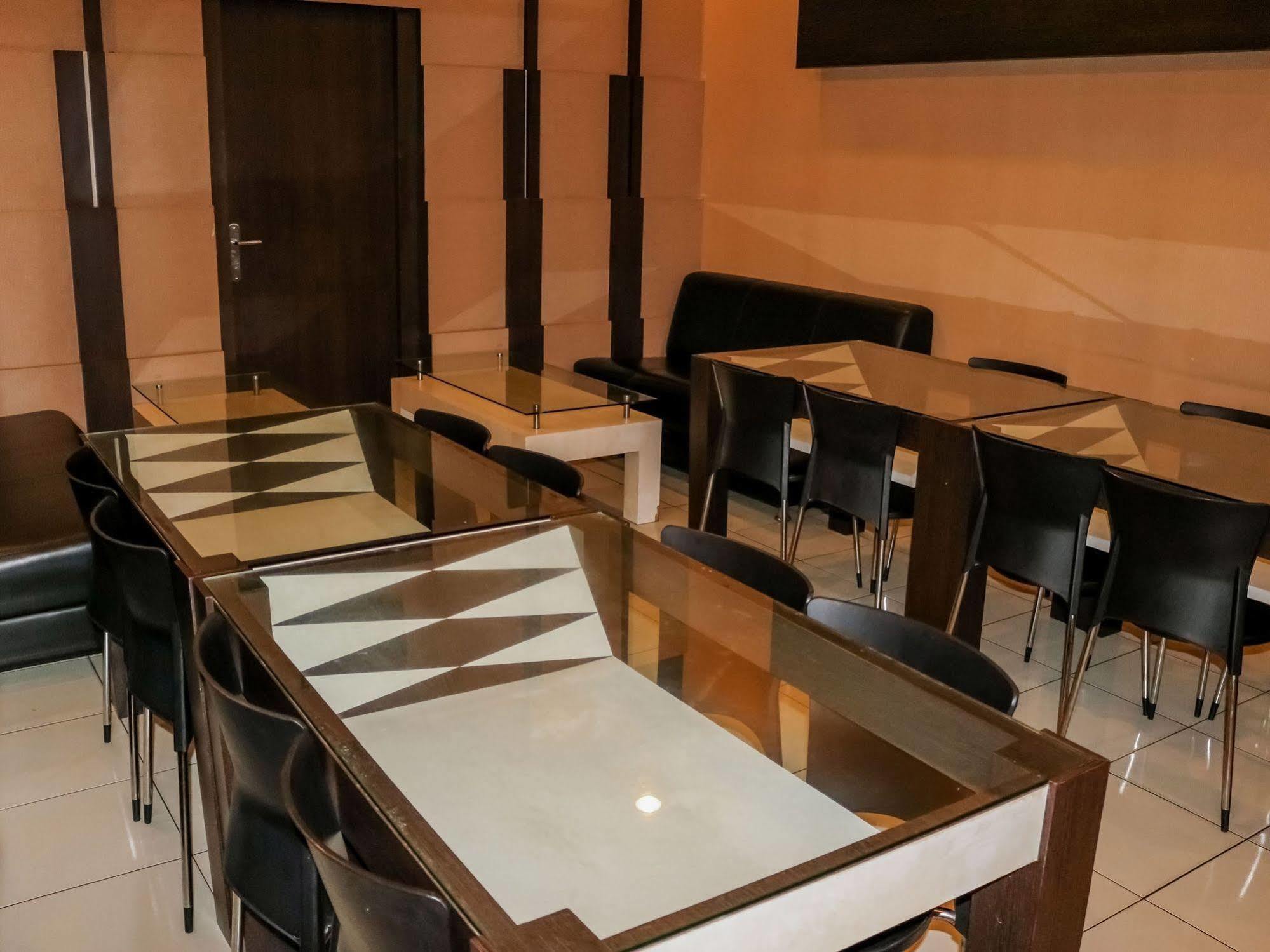 מדאן Wisma Sederhana Mitra Reddoorz מראה חיצוני תמונה